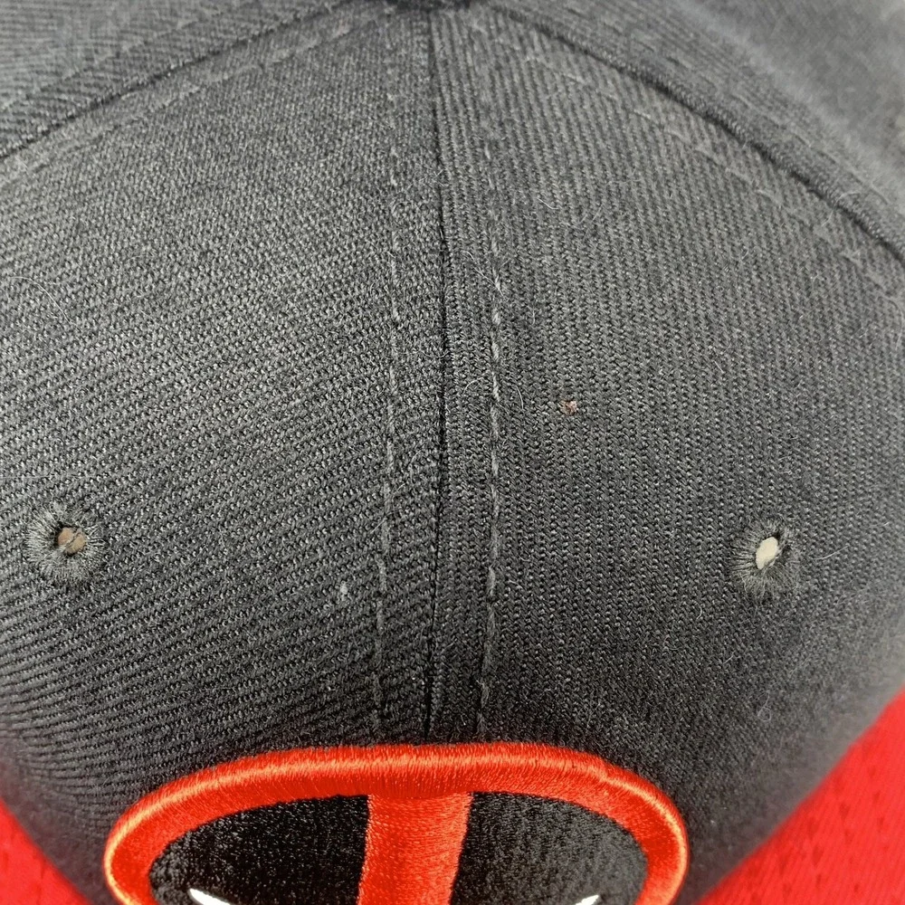 DEADPOOL Hat Adjustable Snap Black Red Embroidered Logo Flat Bill Baseball Cap